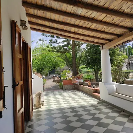 Casa La Pineta Vakantiehuis Lipari (Isola Lipari)